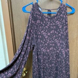 American Eagle Outfitters Tops - American Eagle Cold Shoulder top American Eagle Outfitters Tops - American Eagle Cold Shoulder top